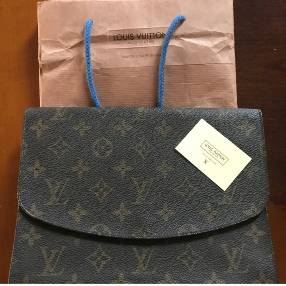 AUTHENTIC Louis Vuitton Rabat Monogram Clutch 👛